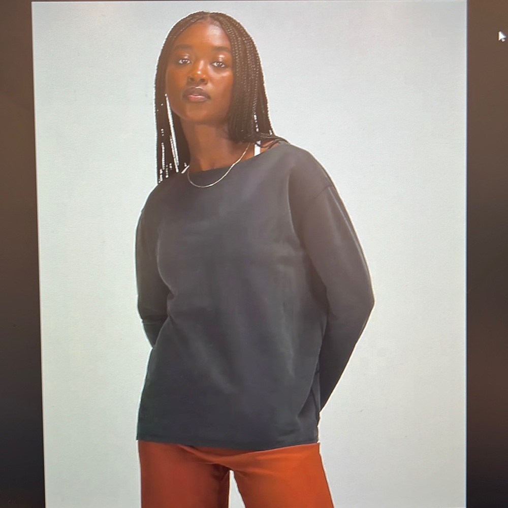 Back in action long sleeve lulu shirt size 4 worn once